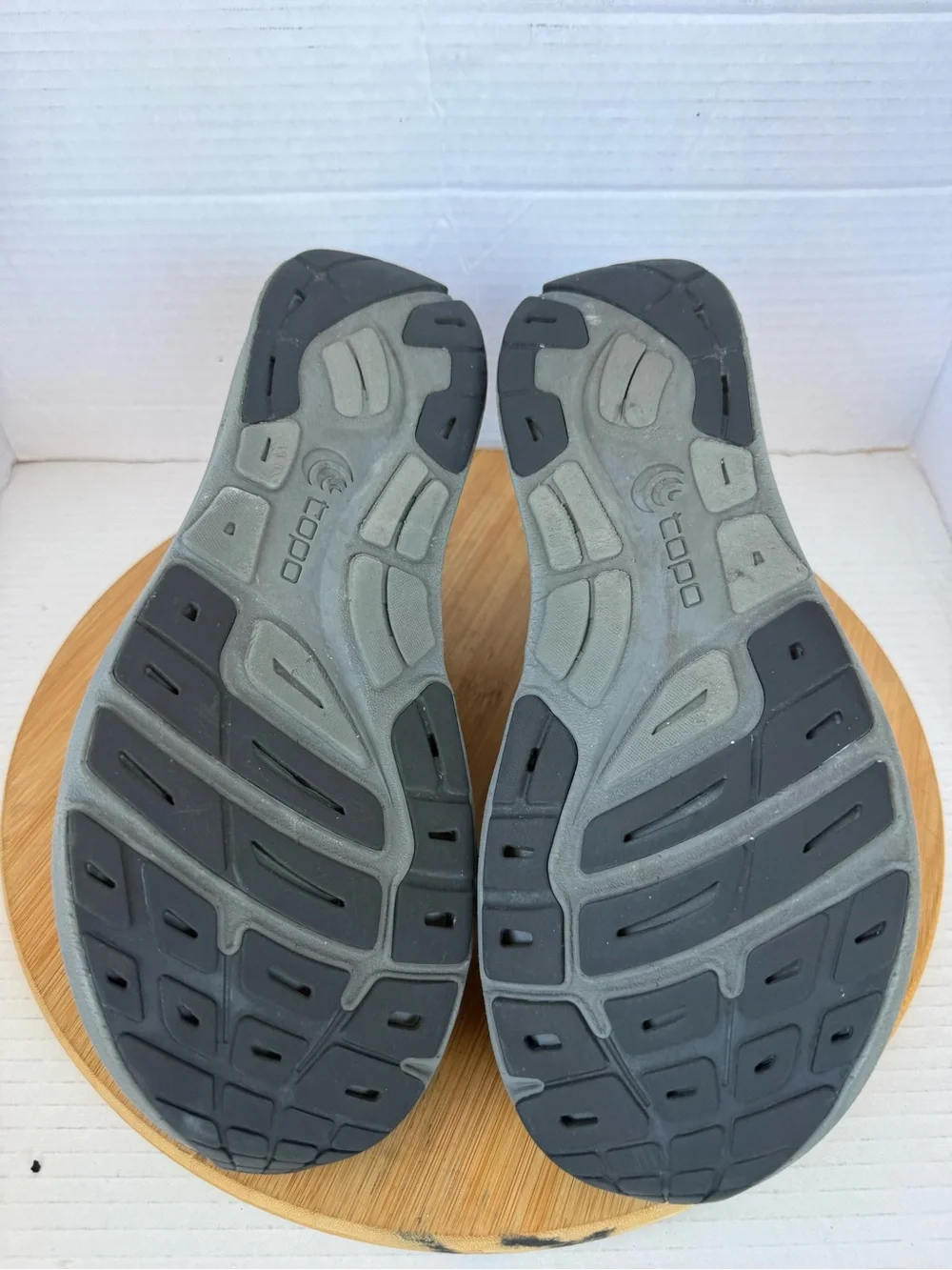 Topo Athletic ST-5 Men 9.5 Sneakers Minimalist Black Charcoal Lace Running Shoes